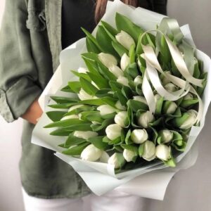Букет из 35 белых тюльпанов