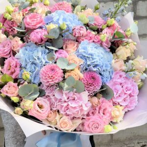 Букет микс с пионами