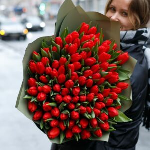 Букет из 101 красного тюльпана