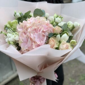 Букет микс с гортензией