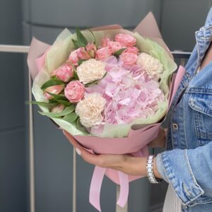 Букет микс с розовой гортензией