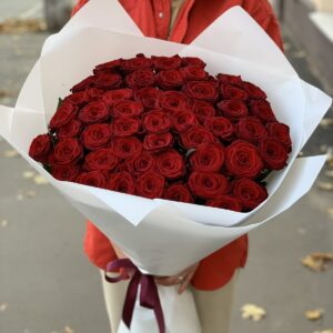 Букет из 51 красной розы Гран При 70 см, доставка цветов Харьков